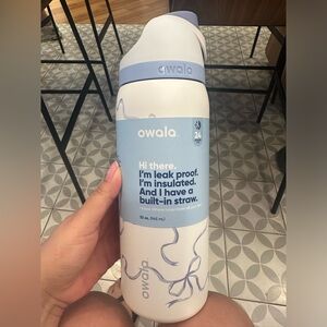 Urban outfitters exclusive blue bows tied and true owala 32 oz water bottle